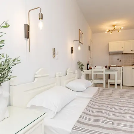 Golden Silence Apartment *