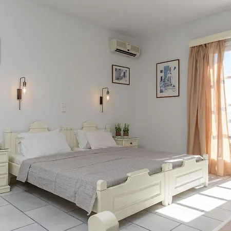 Golden Silence Apartment